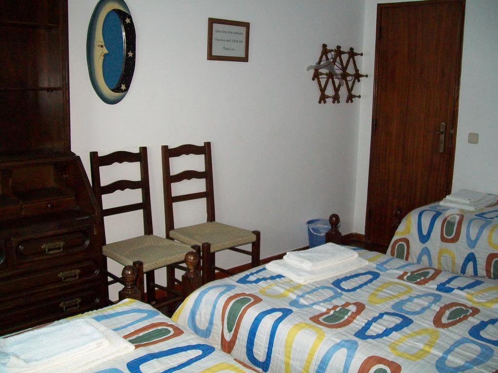 Pacheco'S Guesthouse Lagos Bagian luar foto